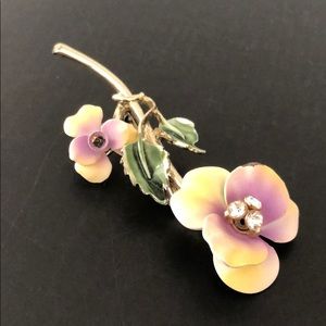 VINTAGE YELLOW & LILAC W/GREEN LEAF BROACH